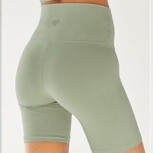 TNA biker shorts 7’ green small